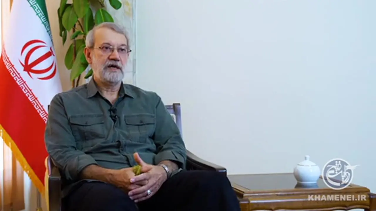 پاسخ علی لاژانی به این سؤال "آیا دوباره جنگ است"؟