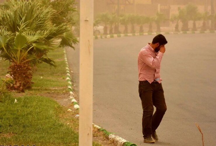 پودر در جاده شدید است. طوفان های گرد و غبار 6 روزه ایران