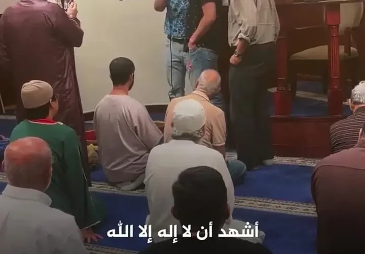 کابوی آمریکایی در مسجد تگزاس مسلمان شد 26 کابوی آمریکایی در مسجد تگزاس مسلمان شد