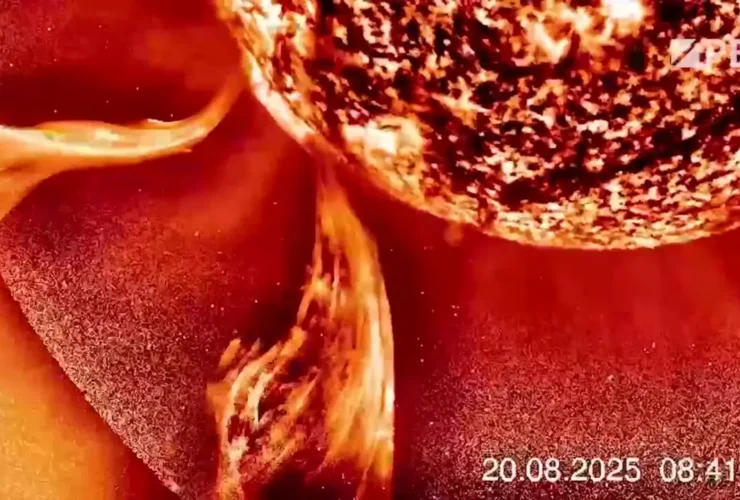 یکی از بزرگترین کفهای خورشیدی را پرتاب کنید 36 یکی از بزرگترین کفهای خورشیدی را پرتاب کنید