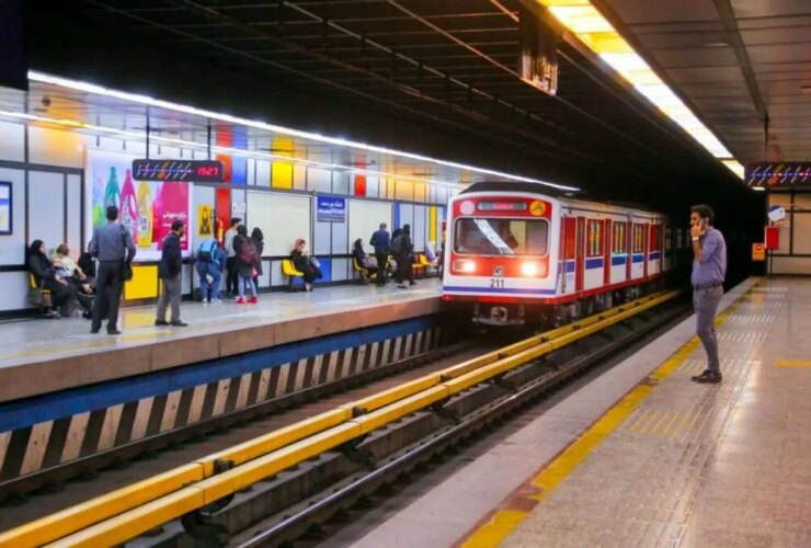 خودکشی در ایستگاه مترو امام خمینی ؛ داستان چه بود؟