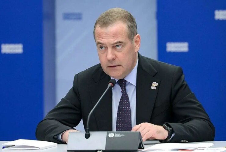 مدودف: سرقت املاک روس فقط اوکراین را جبران می کند