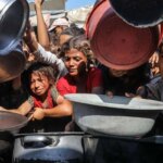 تصاویر فلسطینی های گرسنه گریه و گریه می کنند در مجموعه توزیع مواد غذایی