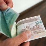 اسکناس کاغذی را تغییر داد