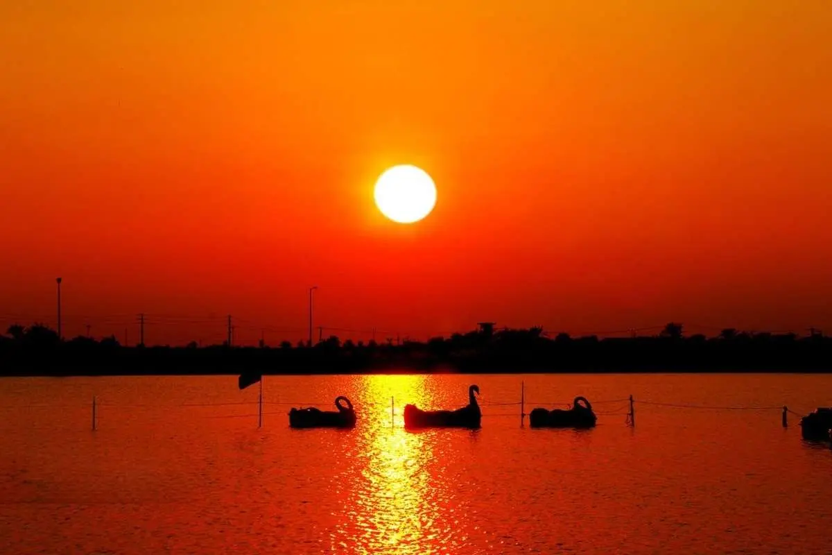 تصاویر تماشای زندگی در سایه گرگ و میش آبادان