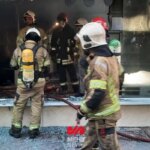 شاهد آتش نشان در هنگام آتش سوزی