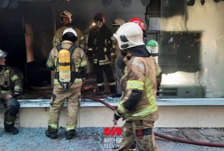 شاهد آتش نشان در هنگام آتش سوزی