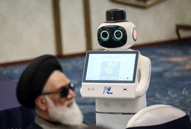 تصاویر معرفی اولین روبات وکیل ایرانی
