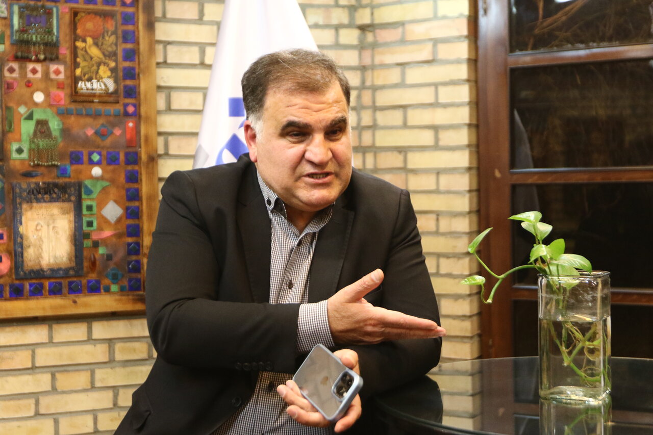 درختان سالانه 1 تا 2 سانتی متر در ستون سی پل. آغاز مهاجرت از ̇sfahan به دلیل مشکلات زیست محیطی تخلیه شد/ برخی از مدارس تخلیه شدند