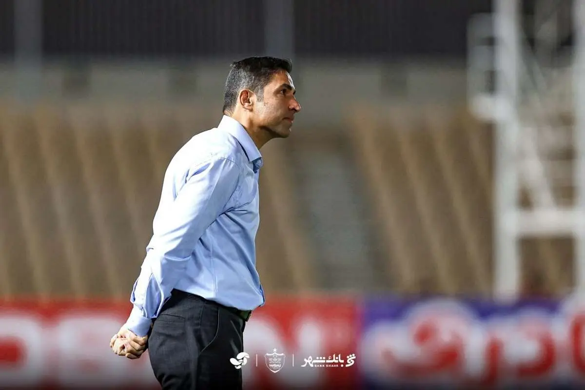 شعار هواداران پرسپولیس در برابر هاشم و درویش