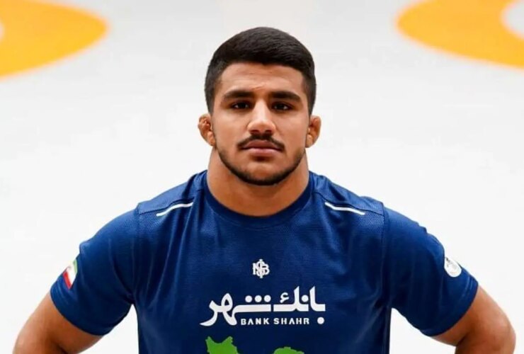 شاهکار شیرازی ؛ گل طلا روی گردن فرخی نشست 28 شاهکار شیرازی ؛ گل طلا روی گردن فرخی نشست