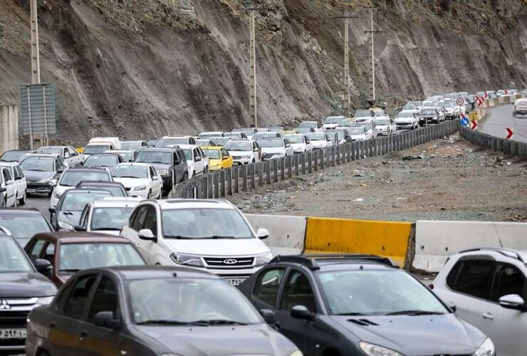 ترافیک شدید در جاده های گیلان ؛ دم 2 کیلومتری روی سقف