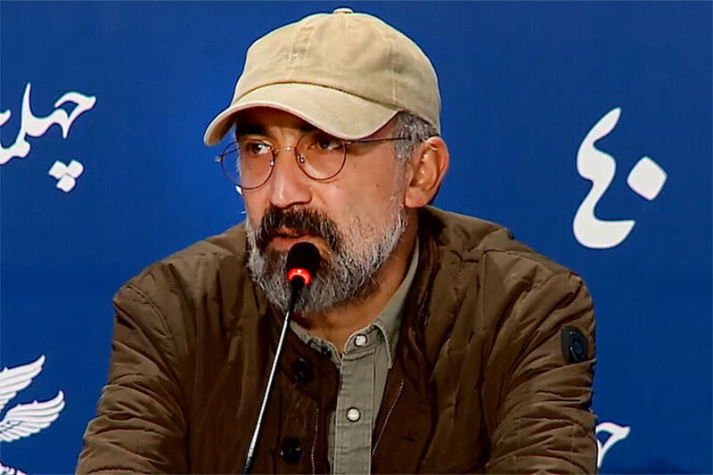 بازیگری که تهدید می کند خود را شناسایی می کند تا پول خود را از تلویزیون دریافت کند