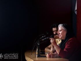 در قلب سیستم بهداشتی ایالات متحده ، "دستگیری پرستار قاتل" که در خانه هنرمندان/ شر نمایندگی می کند