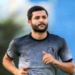 او در برابر بازیکن استقلال شمس آزر بازی خواهد کرد