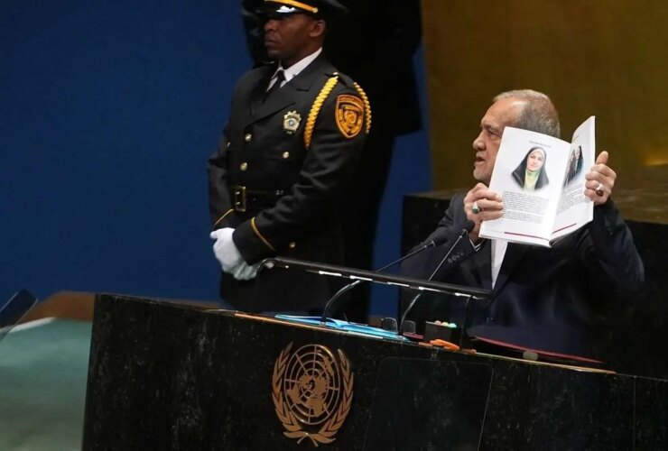 تصاویر کتابی که توسط پزشکان در سازمان ملل نشان داده شده است