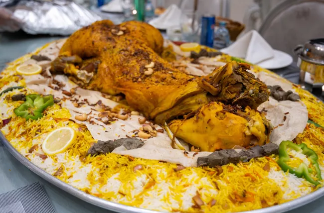 چگونه می توان مدل را تهیه کرد ، غذای خوزستان برای مهمانی بزرگ