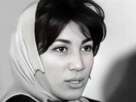 من به ایوان می روم و انگشتانم را به سمت پوست بلند شب می کشم