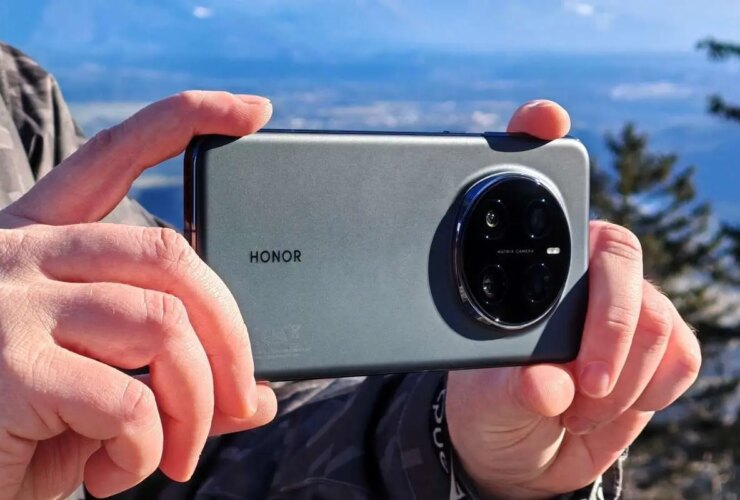 اولین تلفن هوشمند مجهز به یک دکمه اطلاعاتی مصنوعی ویژه