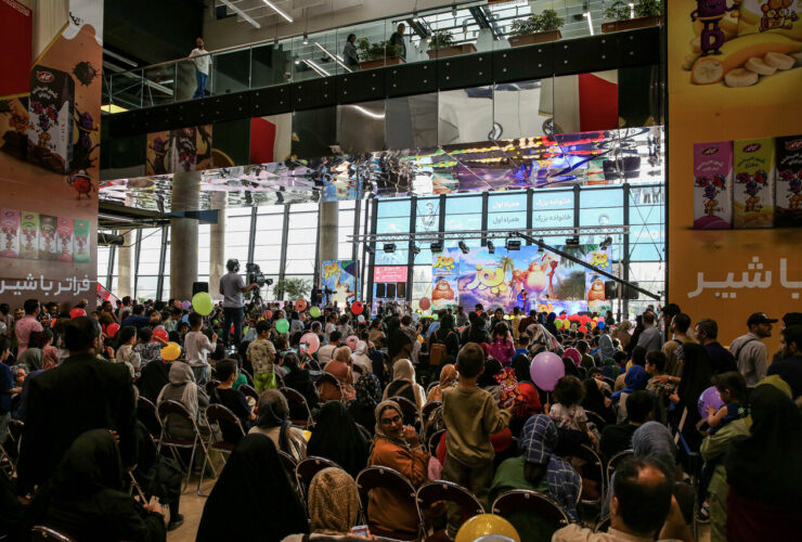 هزاران جشن برای کودکان /در باغ