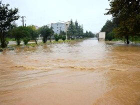 تصاویر بارش باران و سیل معابر در آستارا