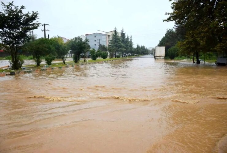 تصاویر بارش باران و سیل معابر در آستارا