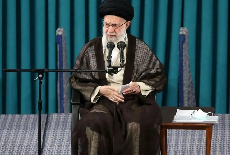 پیام رهبر انقلابی به آیت الله سیستانی