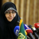 KHAZALı: پدر من معتقد بود که آقای خاتامی نباید از آن حمایت شود/ سفارت انگلیس برای خواندن آیین های ویژه پول پرداخت کرد!
