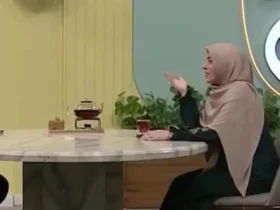 Elmira Sharifi Moghaddam از شگفتی و خنده عجیب و غریب یک بیننده