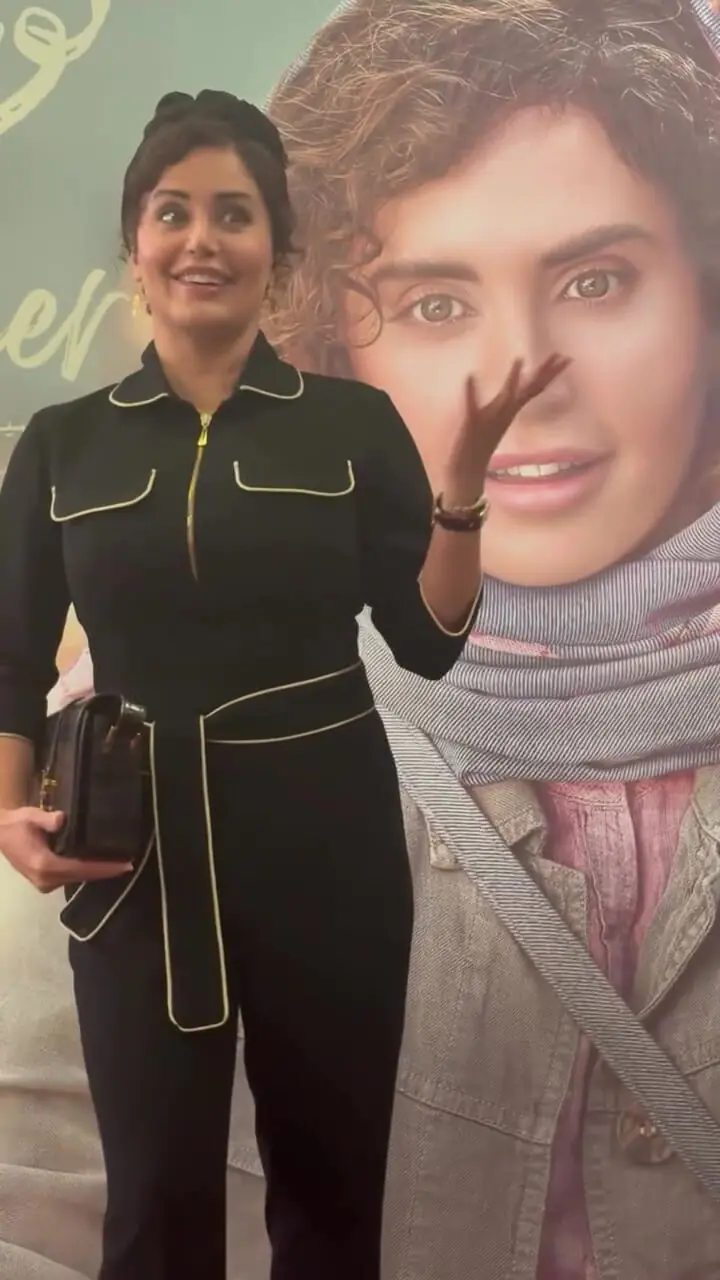 Elnaz Shackrodost نوع و سبک و سبک صدف