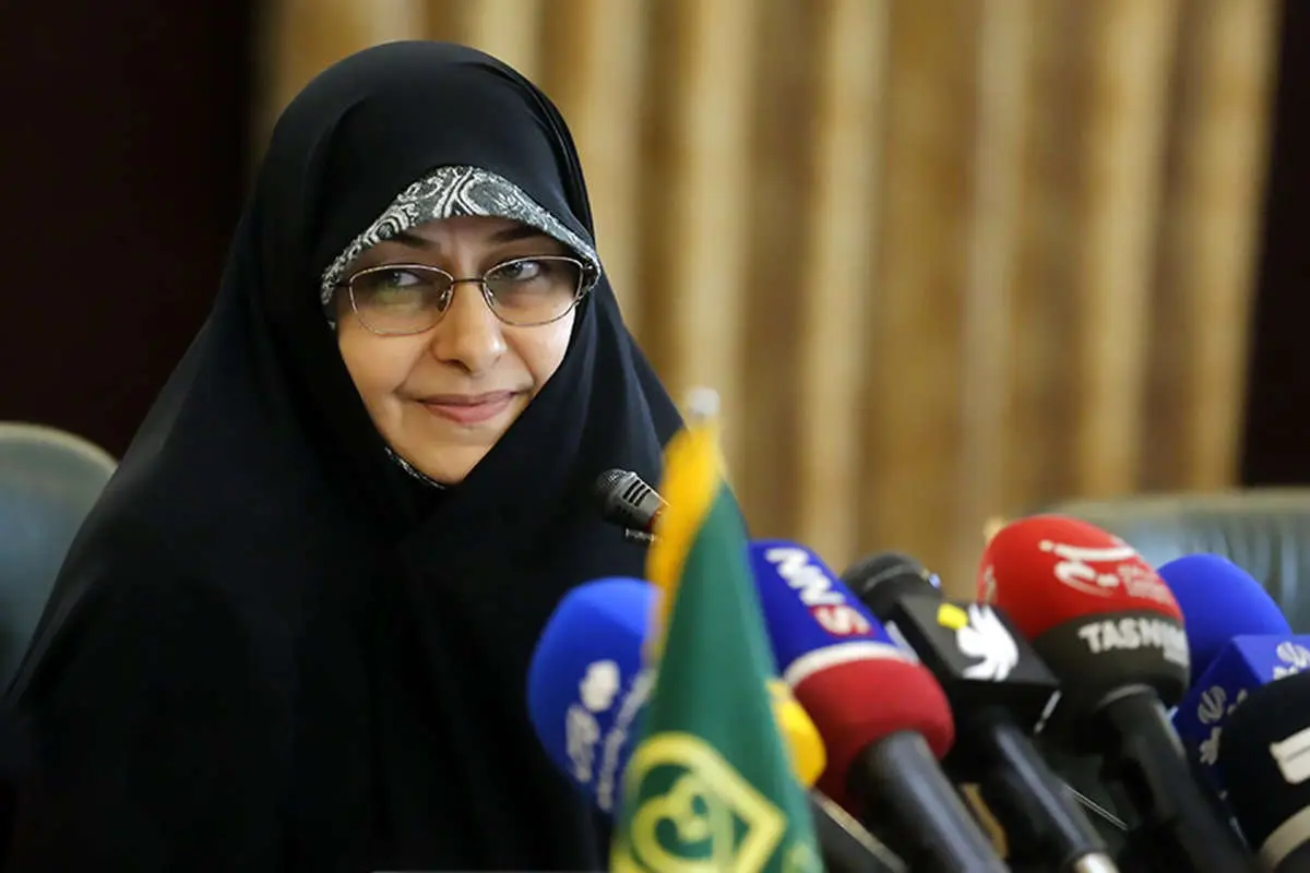 KHAZALı: پدر من معتقد بود که آقای خاتامی نباید از آن حمایت شود/ سفارت انگلیس برای خواندن آیین های ویژه پول پرداخت کرد!