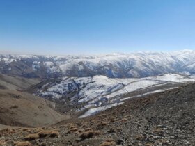 ارتفاعات Baladeh Mazandaran به رنگ سفید پیچیده شده است
