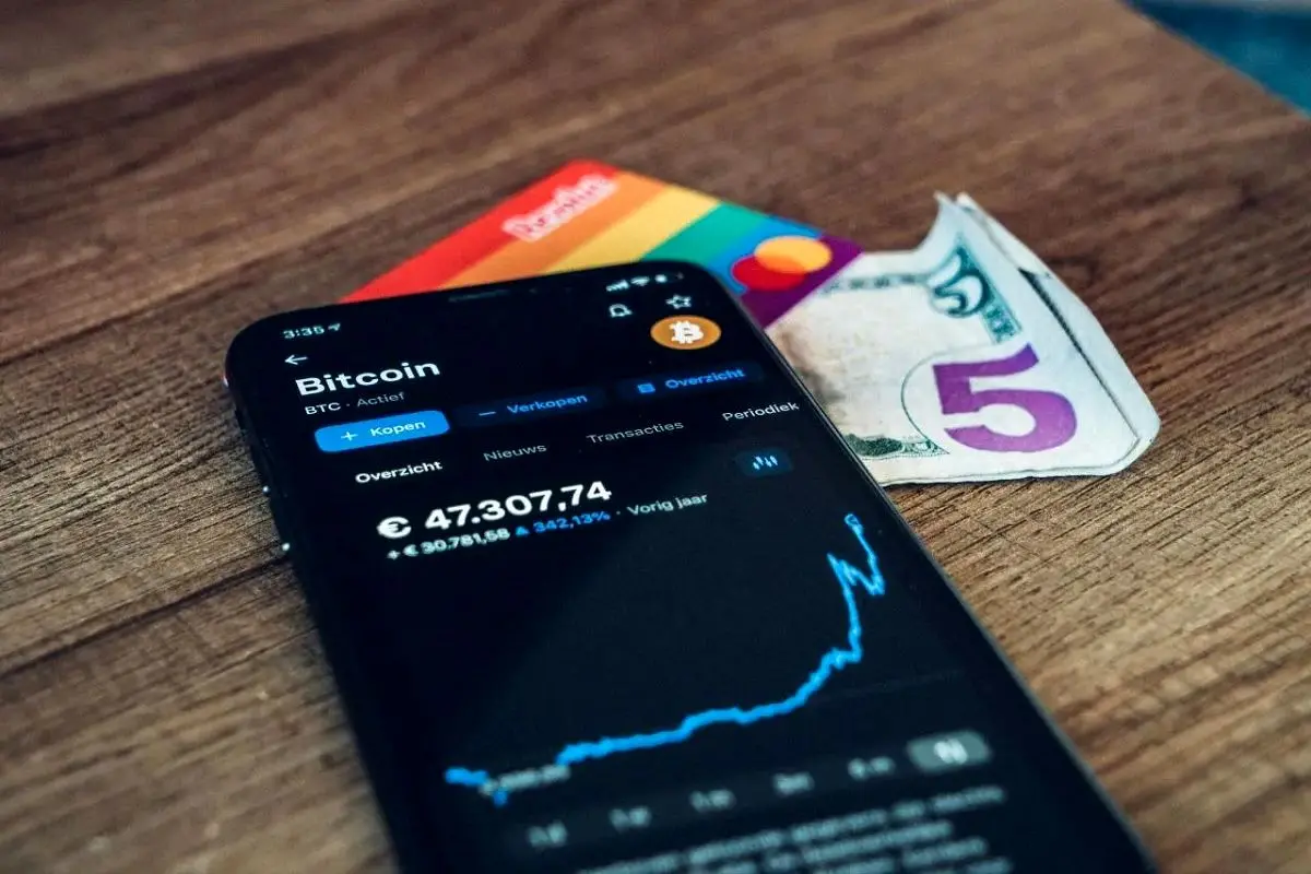استخراج ارز دیجیتال از طریق تلفن: واقعیت یا افسانه؟
