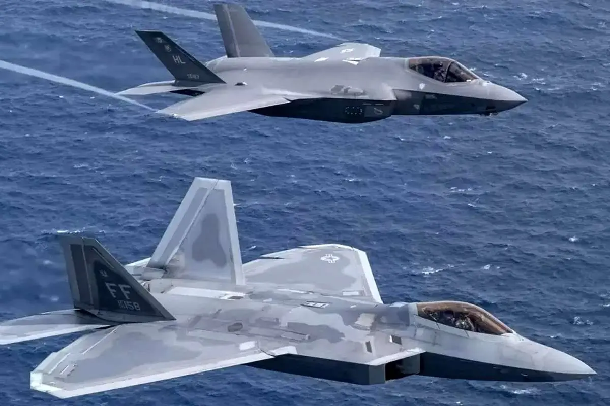 اندازه نسل پنجم دو مبارز ، F-1 و F-1 را مقایسه کنید