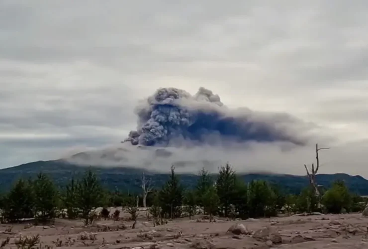 انفجار آتشفشان شیلوچ در کامچاتکا روسی 14 انفجار آتشفشان شیلوچ در کامچاتکا روسی