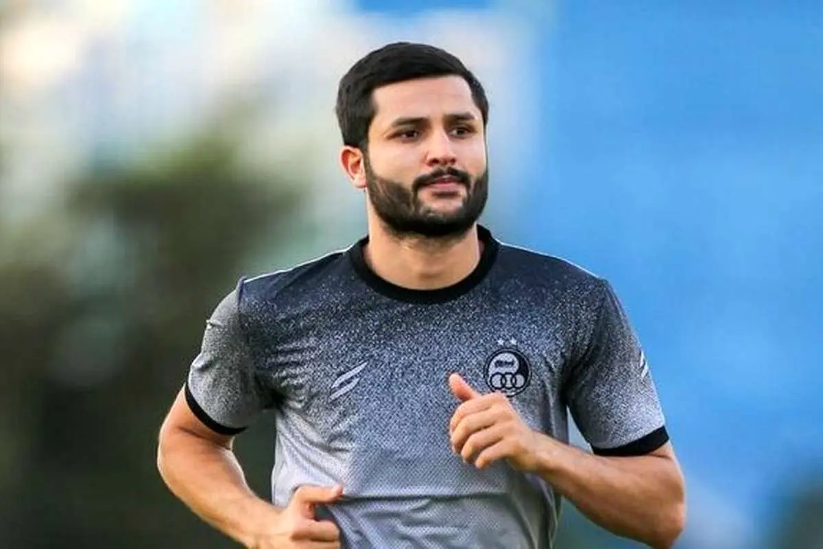 او در برابر بازیکن استقلال شمس آزر بازی خواهد کرد