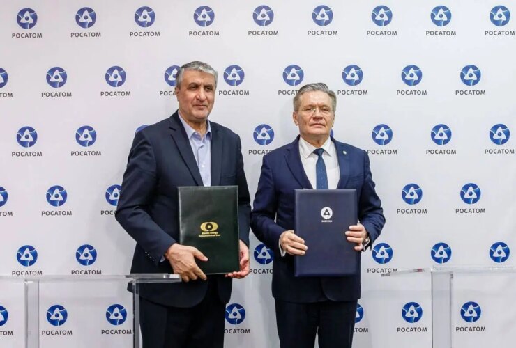 ایران و روسیه توافق نامه ای برای ساخت نیروگاه های هسته ای کوچک امضا کردند
