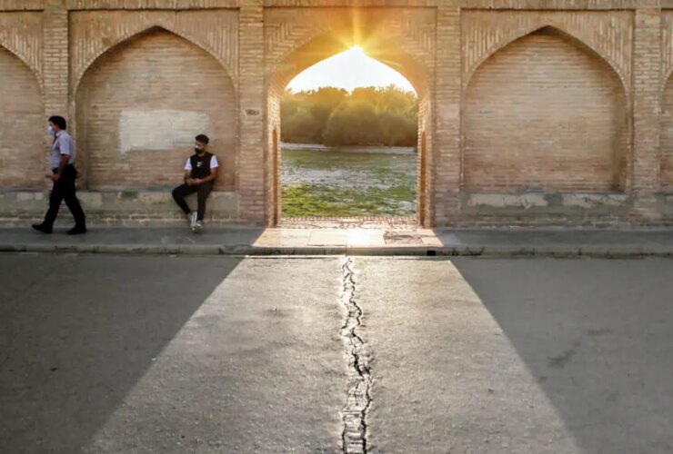 بحران فروپاشی ̇sfahan هویت تاریخی ایران