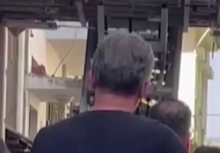 برای دیدن انتقال بدن یکی از چاق ترین مردان جهان با جرثقیل 31 برای دیدن انتقال بدن یکی از چاق ترین مردان جهان با جرثقیل