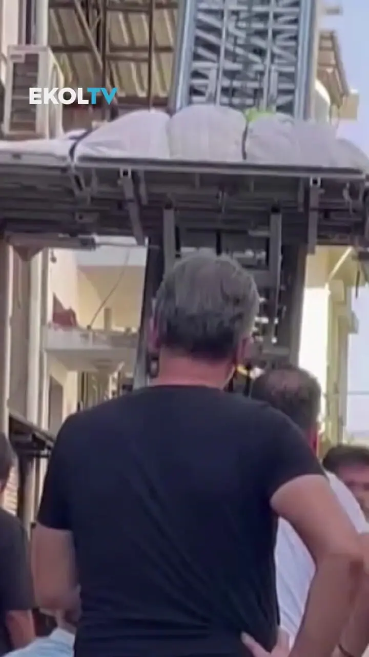 برای دیدن انتقال بدن یکی از چاق ترین مردان جهان با جرثقیل 1 برای دیدن انتقال بدن یکی از چاق ترین مردان جهان با جرثقیل