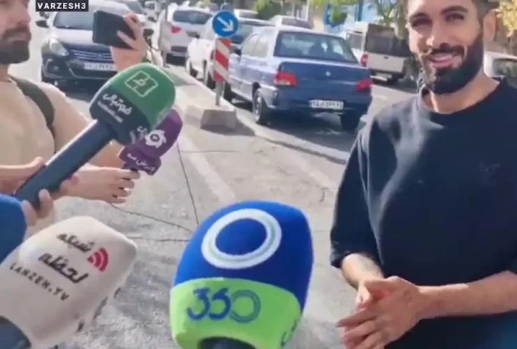 برای دیدن با یک پیک موتوری ، مدافع استقلال بحث برانگیز به روزنامه نگاران رفت! 27 برای دیدن با یک پیک موتوری ، مدافع استقلال بحث برانگیز به روزنامه نگاران رفت!