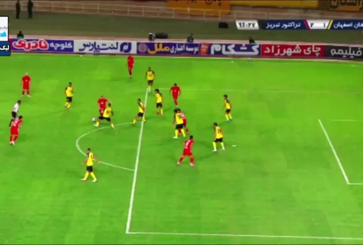 برای دیدن توضیح گزارشگر خیانت و سهل انگاری بازی در تراکتور! 30 برای دیدن توضیح گزارشگر خیانت و سهل انگاری بازی در تراکتور!