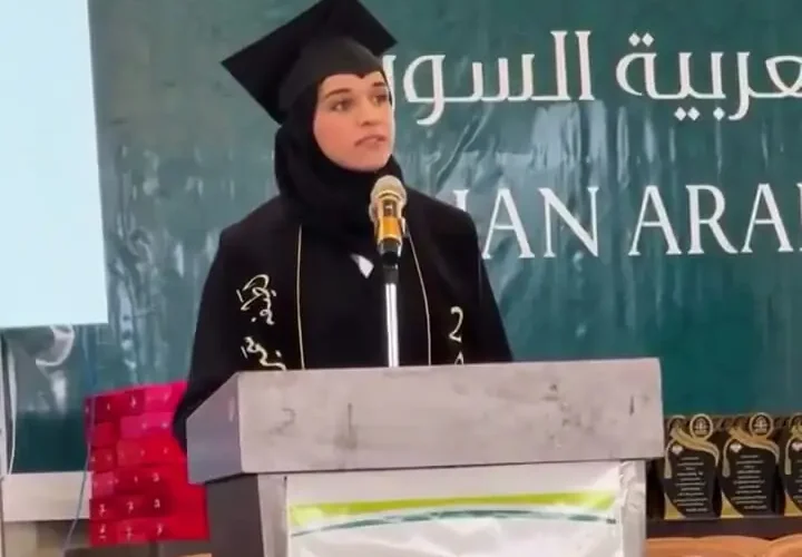 برای دیدن جلانی در مراسم فارغ التحصیلی همسرش شرکت کرد