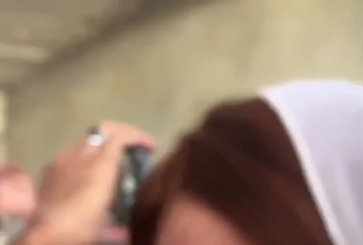 برای دیدن حمله تخم مرغ عمران خان به خواهرش