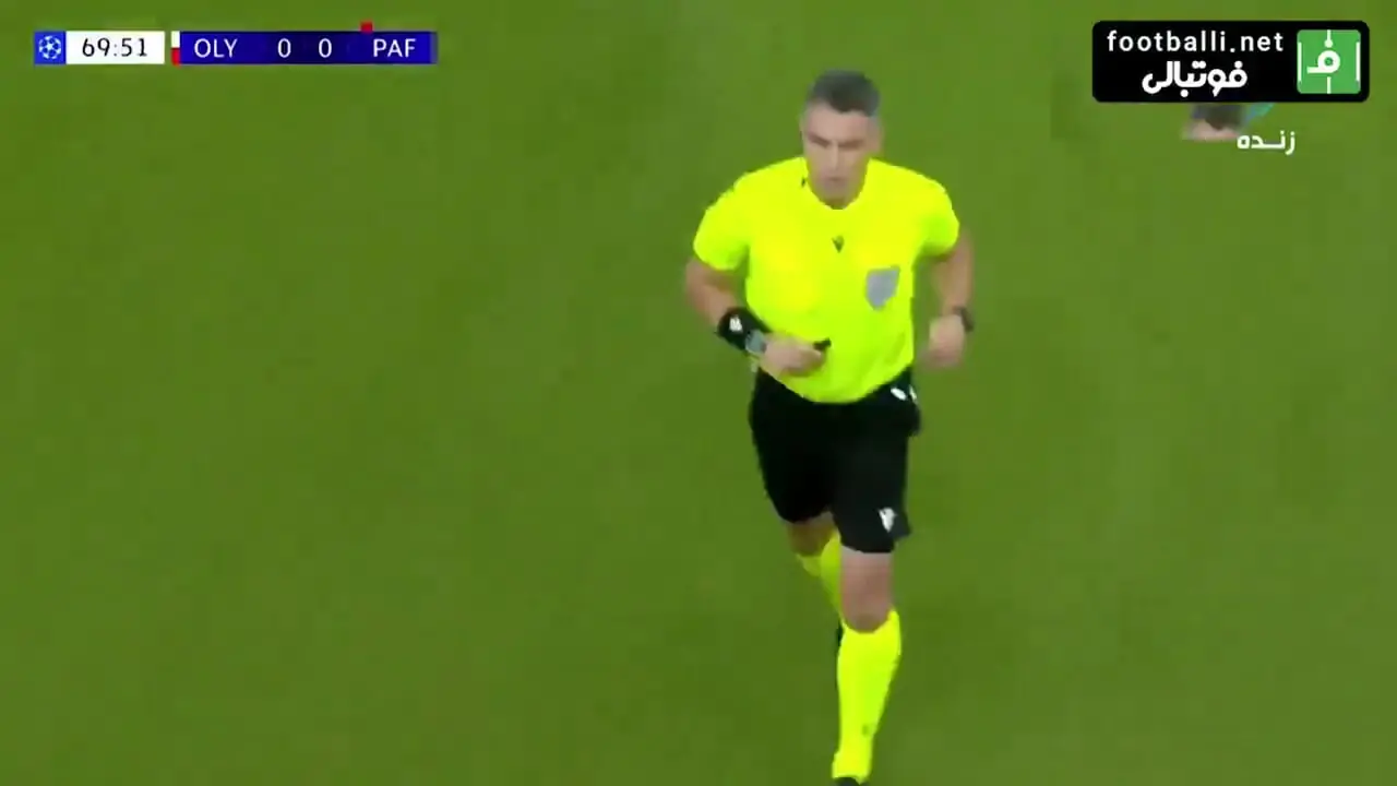 برای دیدن در بازی دوم برای Olympiakos ، او Taromi را از آتش نجات داد