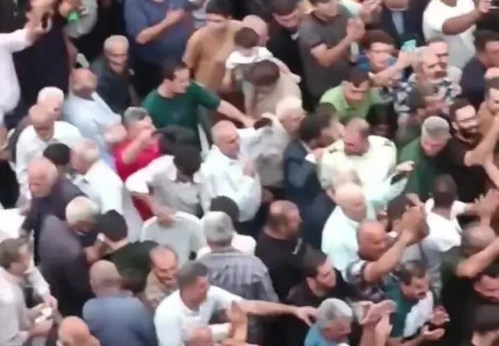 برای دیدن رقص ، ژله و خوشبختی ؛ استقبال منحصر به فرد از رحمان آموزاد
