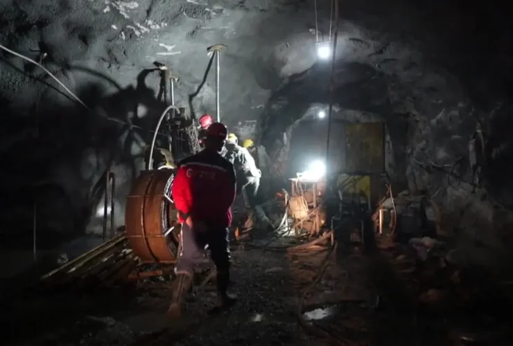 برای دیدن طلای خاکستری تاجیک