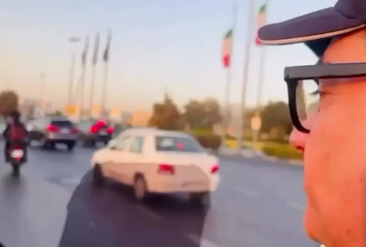 برای دیدن موتور سیکلت Homayoun Shajaranian به دور از میدان آزاد