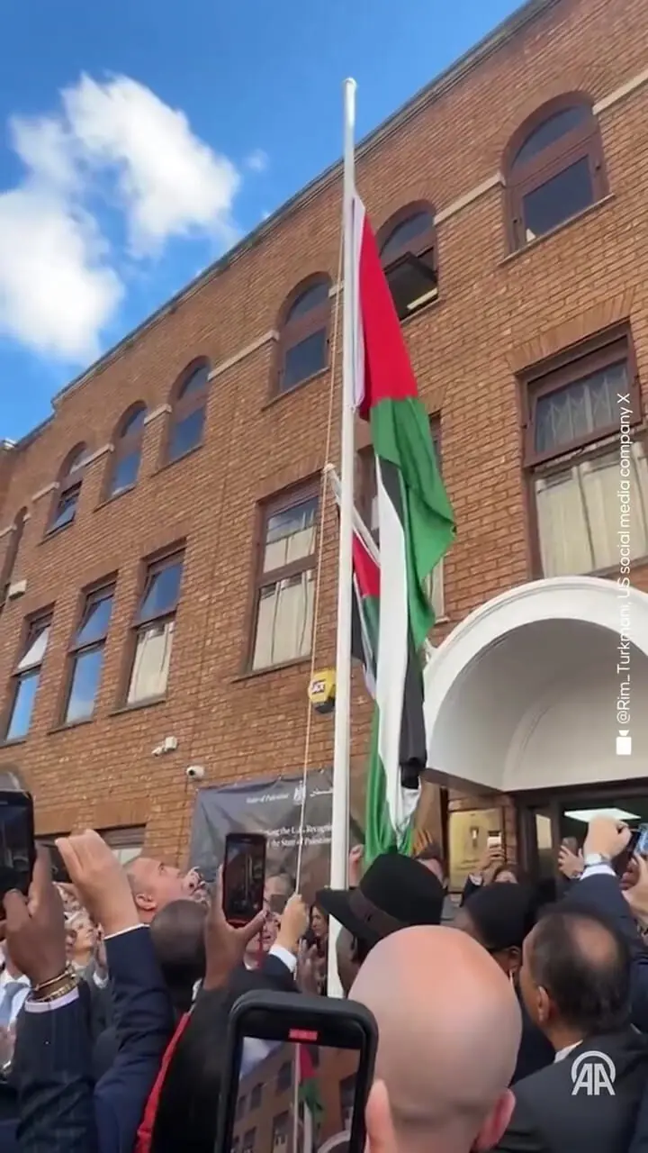 برای دیدن پرچم فلسطین در لندن برخاست