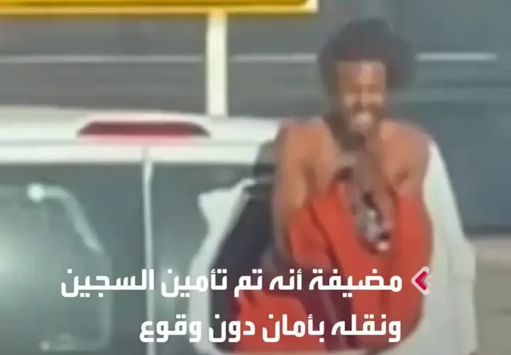 برای دیدن پنجره ماشین ماشین زندانیان را آویزان کنید